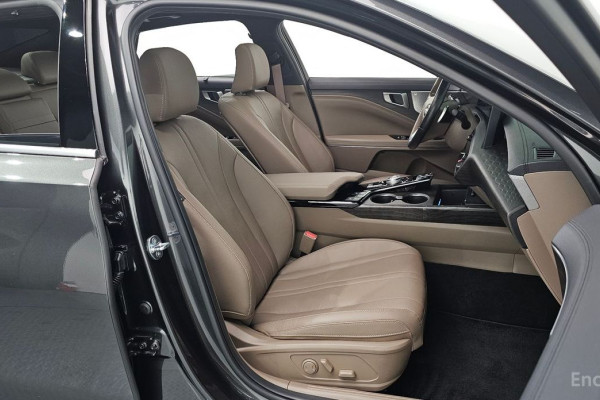 2023 Kia K8 с пробегом 18 369 км