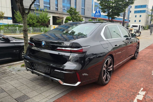 2025 BMW 7 серии с пробегом 10 500 км