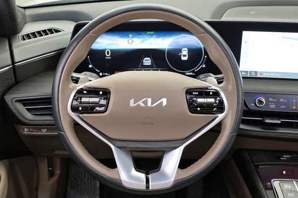 2023 Kia K8 с пробегом 15 940 км