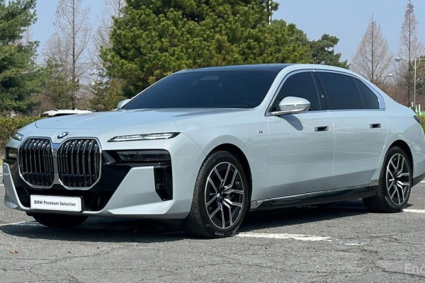 2023 BMW 7 серии с пробегом 30 579 км