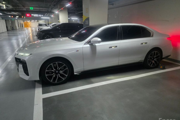 2025 BMW 7 серии с пробегом 9 300 км
