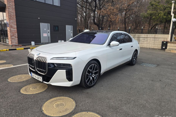 2024 BMW 7 серии с пробегом 23 000 км