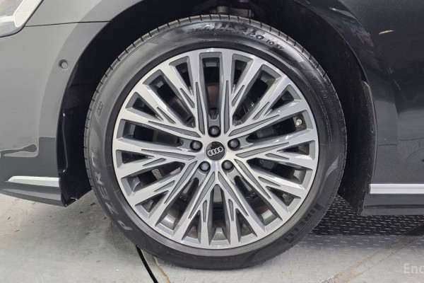 2022 Audi A8 с пробегом 17 152 км