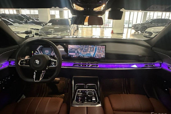 2024 BMW 7 серии с пробегом 27 371 км