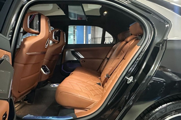 2024 BMW 7 серии с пробегом 27 371 км