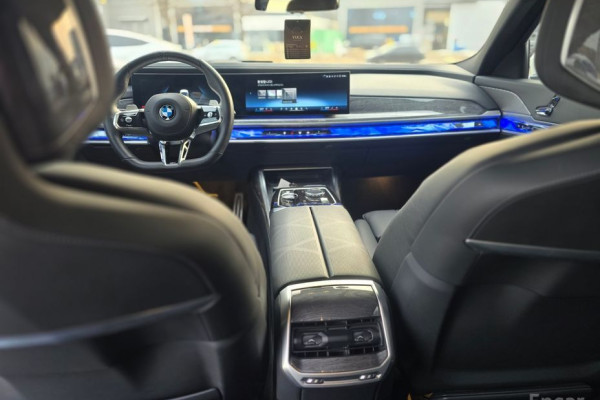 2024 BMW 7 серии с пробегом 23 000 км