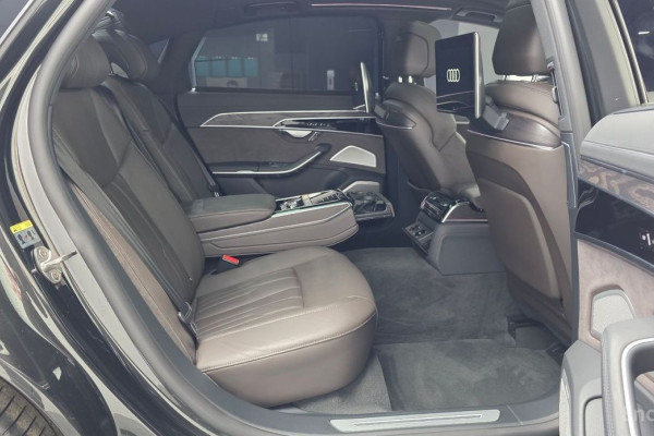 2022 Audi A8 с пробегом 17 152 км