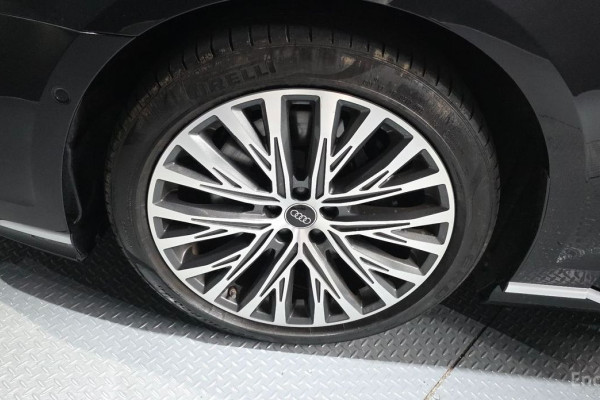 2023 Audi A8 с пробегом 19 436 км