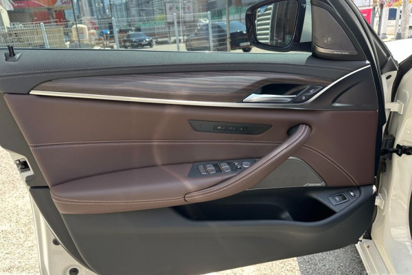 2021 BMW 5 серии с пробегом 91 355 км