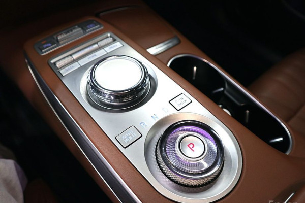 2021 Genesis GV70 с пробегом 82 709 км