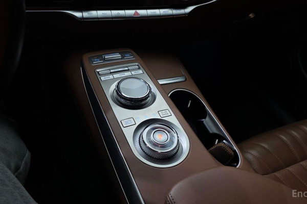 2021 Genesis GV70 с пробегом 98 635 км