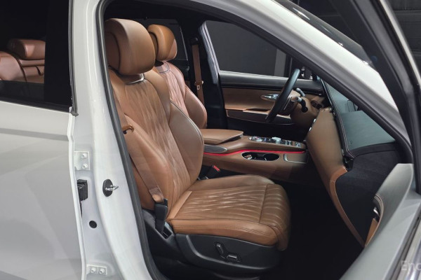 2021 Genesis GV70 с пробегом 98 635 км