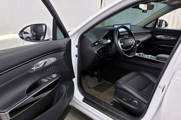 2021 Genesis GV70 с пробегом 82 285 км