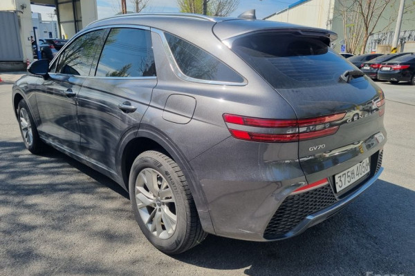 2021 Genesis GV70 с пробегом 88 946 км