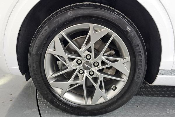 2022 Genesis GV70 с пробегом 55 548 км