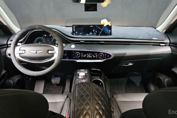 2021 Genesis GV70 с пробегом 65 627 км