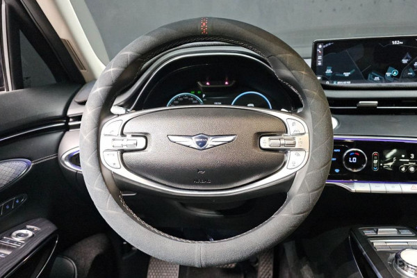 2021 Genesis GV70 с пробегом 65 627 км