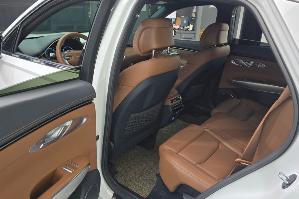 2022 Genesis GV70 с пробегом 73 559 км