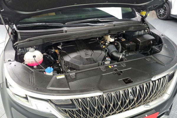 2023 Kia Carnival с пробегом 18 787 км