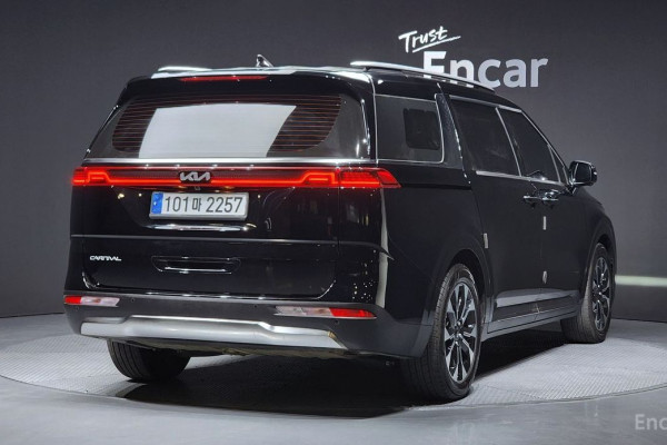 2023 Kia Carnival с пробегом 34 979 км