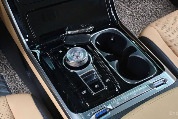 2023 Kia Carnival с пробегом 18 787 км