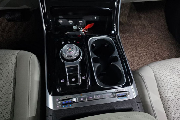 2023 Kia Carnival с пробегом 42 316 км