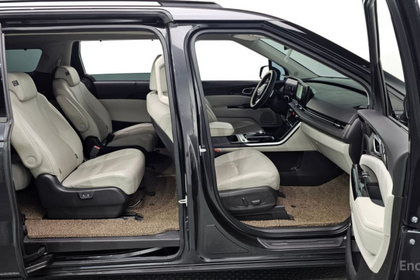 2023 Kia Carnival с пробегом 42 316 км