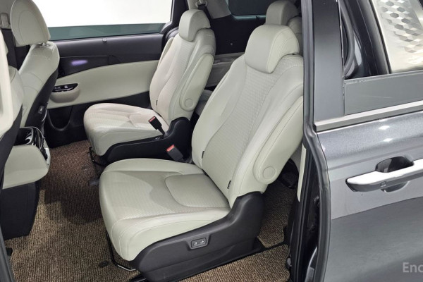 2023 Kia Carnival с пробегом 42 316 км