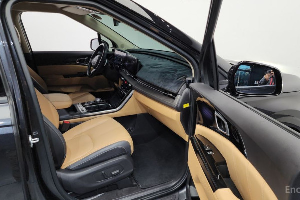 2023 Kia Carnival с пробегом 31 633 км