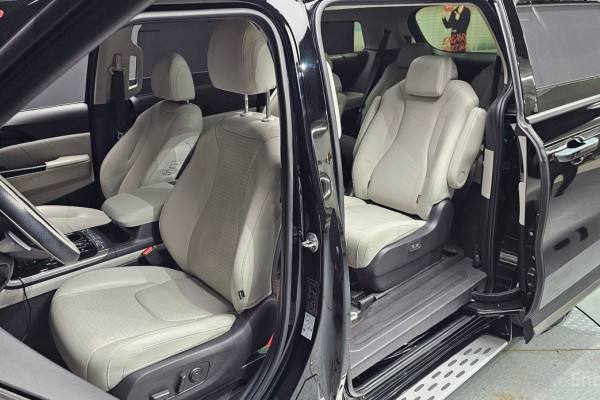 2023 Kia Carnival с пробегом 28 597 км