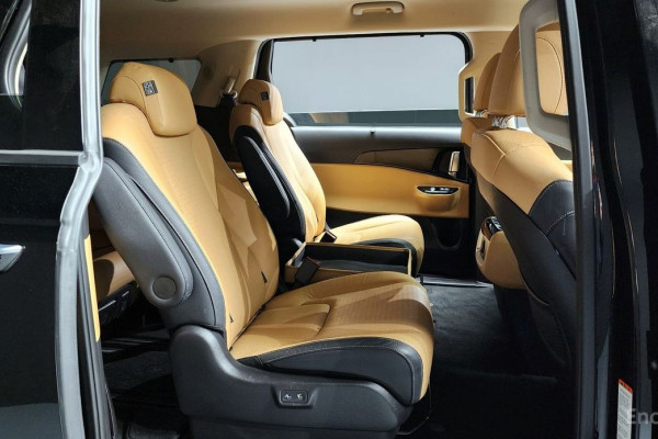 2023 Kia Carnival с пробегом 34 979 км