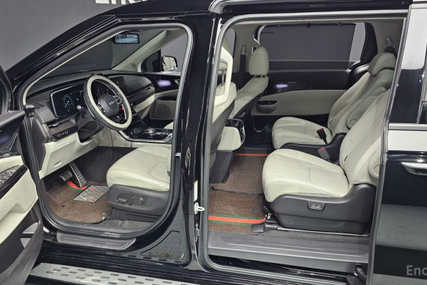 2023 Kia Carnival с пробегом 28 597 км