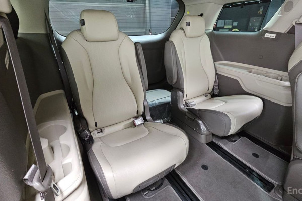 2022 Kia Carnival с пробегом 76 810 км