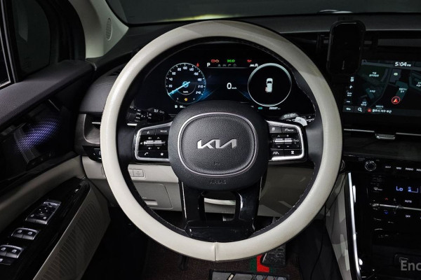2023 Kia Carnival с пробегом 28 597 км