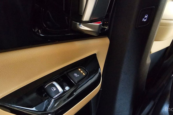 2023 Kia Carnival с пробегом 63 561 км