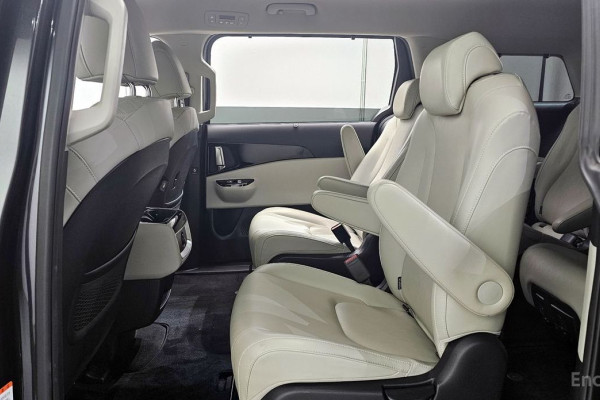 2023 Kia Carnival с пробегом 44 570 км