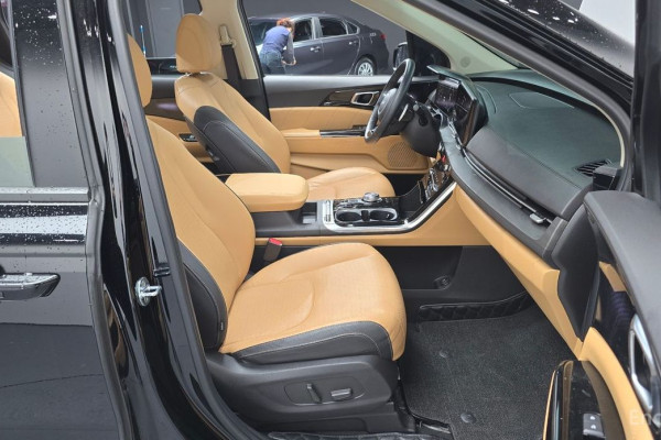 2022 Kia Carnival с пробегом 25 750 км