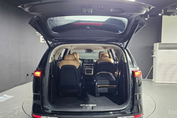 2022 Kia Carnival с пробегом 63 386 км