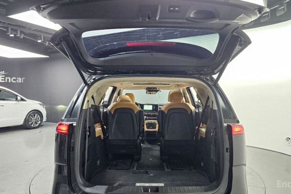 2023 Kia Carnival с пробегом 63 600 км