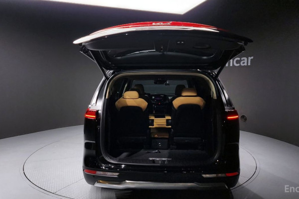 2023 Kia Carnival с пробегом 34 979 км