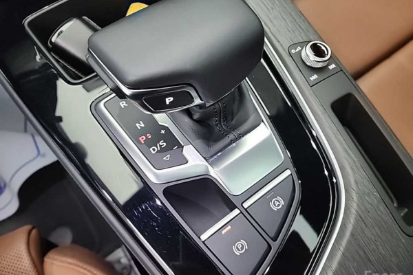 2022 Audi A4 с пробегом 15 364 км