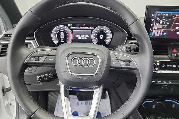 2022 Audi A4 с пробегом 15 364 км