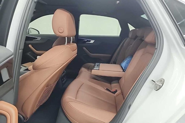 2022 Audi A4 с пробегом 15 364 км