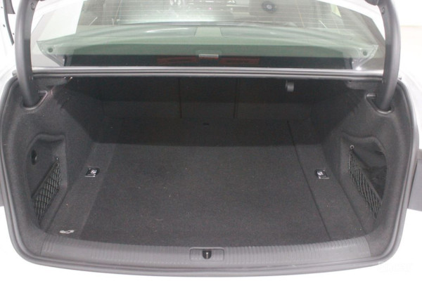 2023 Audi A4 с пробегом 19 990 км