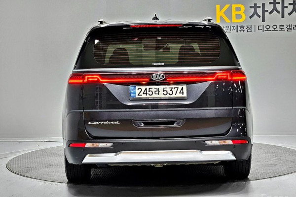 2021 Kia Carnival с пробегом 57 872 км