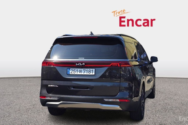 2023 Kia Carnival с пробегом 33 829 км