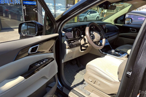 2023 Kia Carnival с пробегом 33 829 км