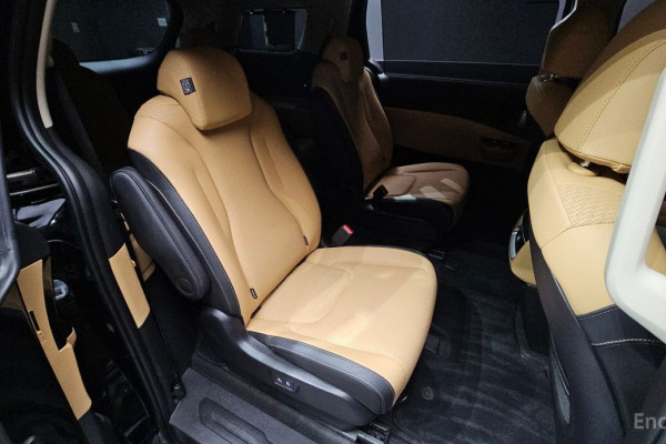 2023 Kia Carnival с пробегом 18 548 км