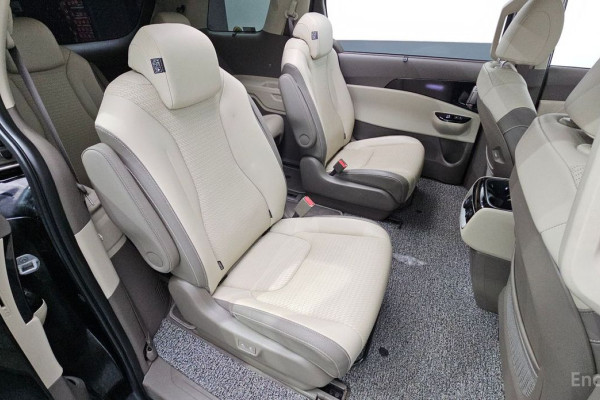2023 Kia Carnival с пробегом 37 619 км