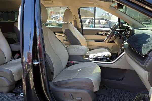 2023 Kia Carnival с пробегом 33 829 км